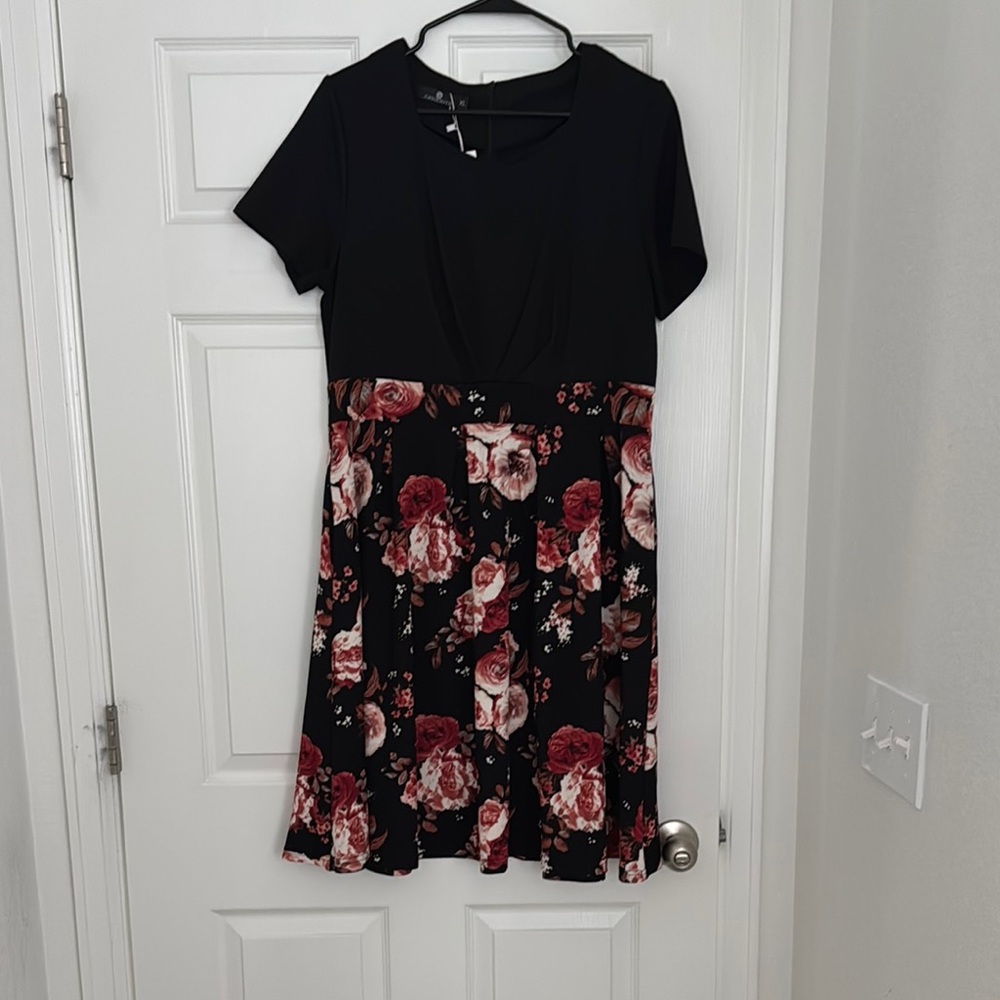 Chic Black and Red Floral Mini Dress